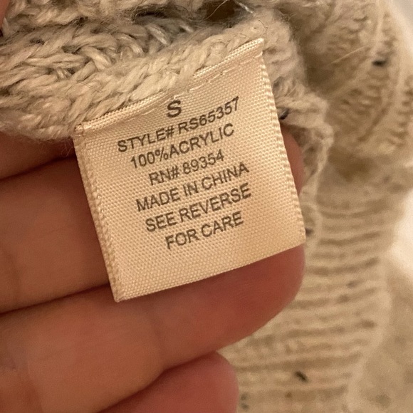 Nice! Womens Knit Small Oatmeal Cream Cardigan 100% Acrylic Sweater 3 buttons - Picture 10 of 12